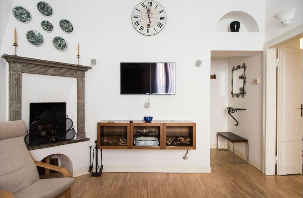 Joivy Classic Flat Near Basilica Di Sant'Ambrogio Appartement Milaan Buitenkant foto