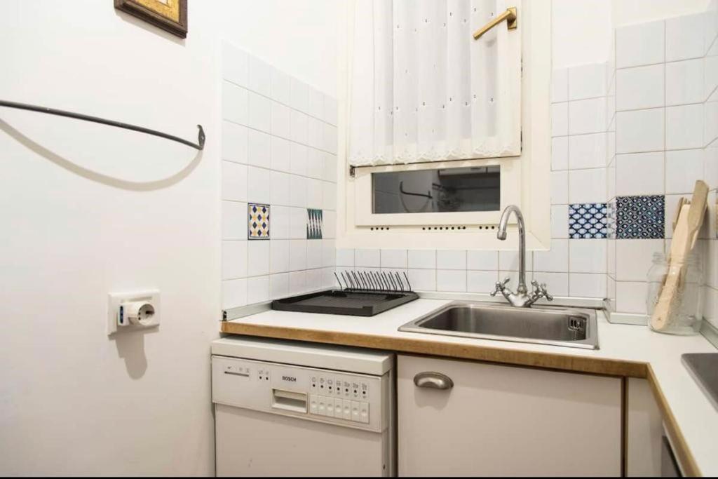 Joivy Classic Flat Near Basilica Di Sant'Ambrogio Appartement Milaan Buitenkant foto