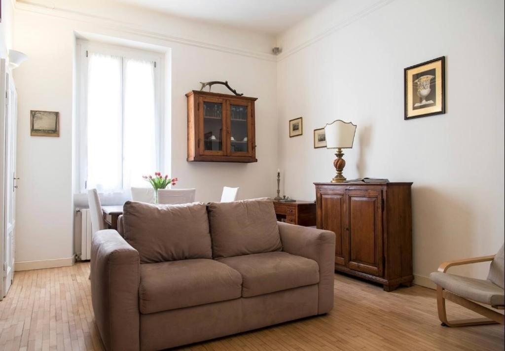 Joivy Classic Flat Near Basilica Di Sant'Ambrogio Appartement Milaan Buitenkant foto