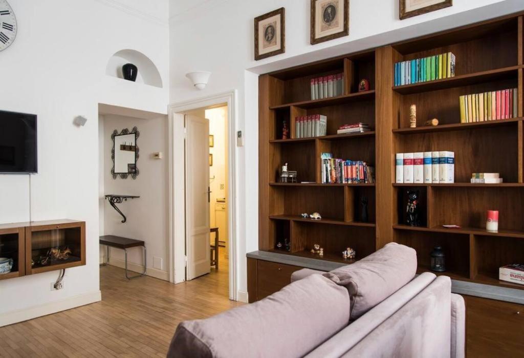 Joivy Classic Flat Near Basilica Di Sant'Ambrogio Appartement Milaan Buitenkant foto