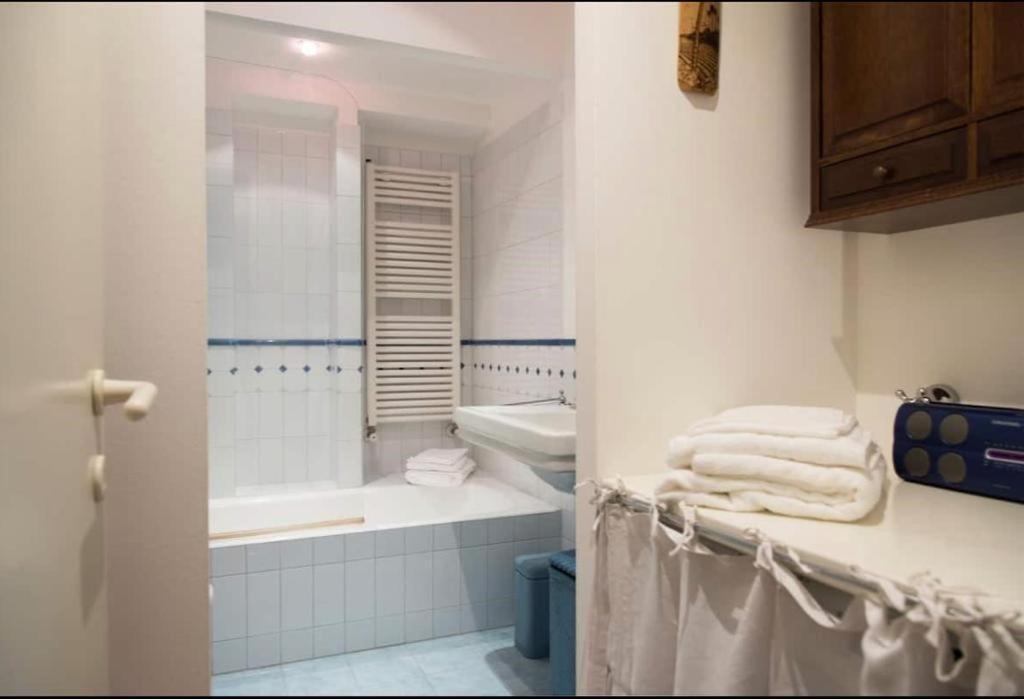 Joivy Classic Flat Near Basilica Di Sant'Ambrogio Appartement Milaan Buitenkant foto
