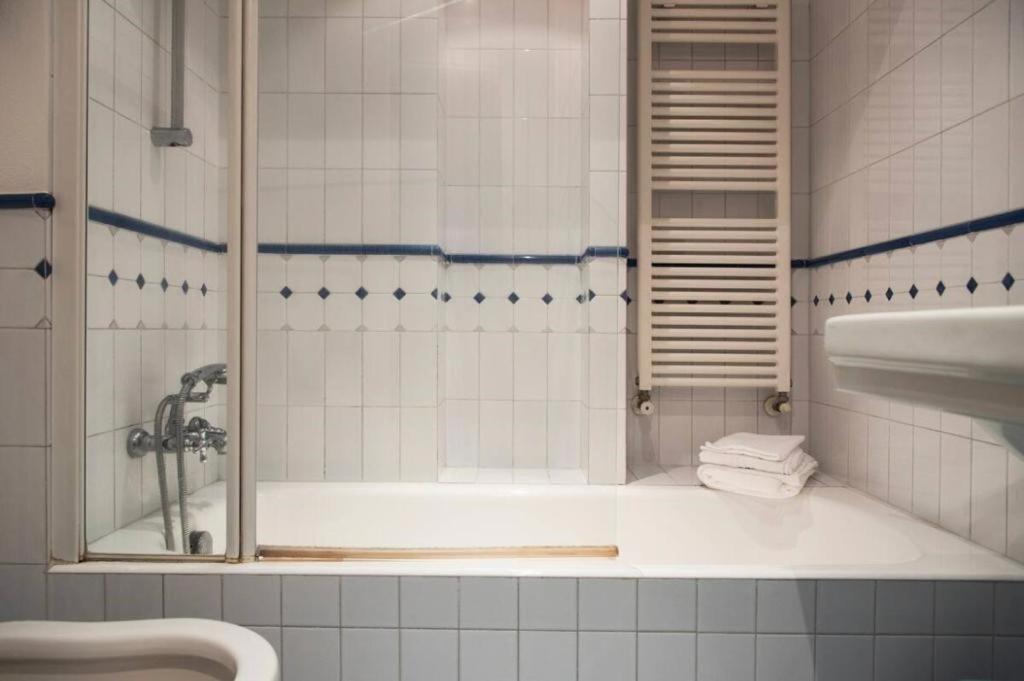 Joivy Classic Flat Near Basilica Di Sant'Ambrogio Appartement Milaan Buitenkant foto