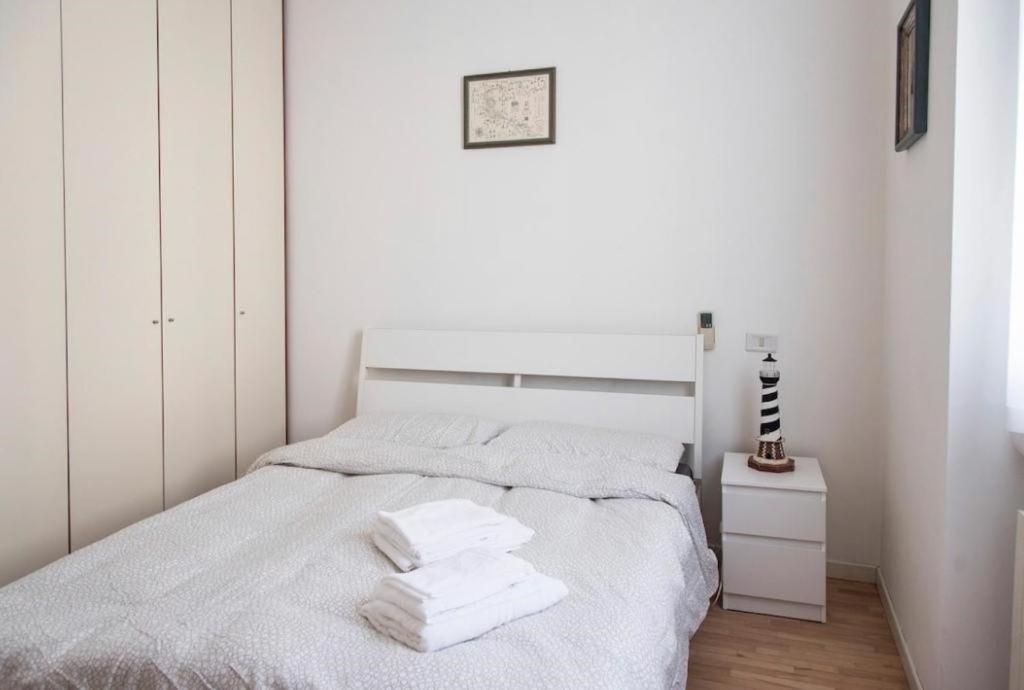 Joivy Classic Flat Near Basilica Di Sant'Ambrogio Appartement Milaan Buitenkant foto