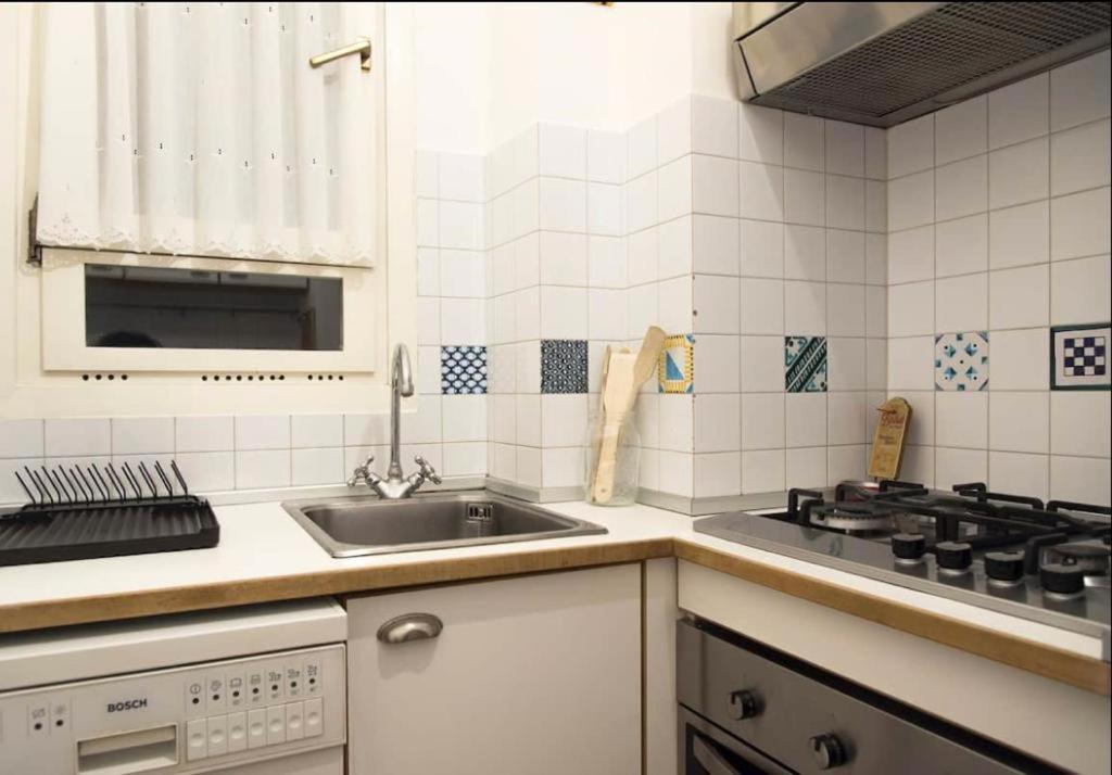 Joivy Classic Flat Near Basilica Di Sant'Ambrogio Appartement Milaan Buitenkant foto