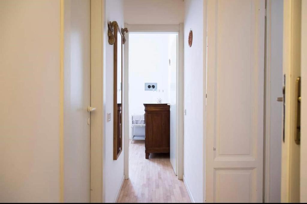 Joivy Classic Flat Near Basilica Di Sant'Ambrogio Appartement Milaan Buitenkant foto